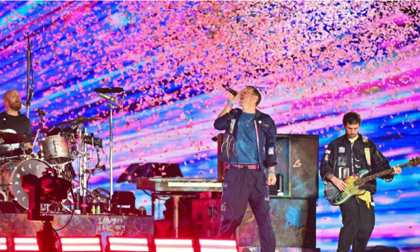 അ​ബൂ​ദ​ബി​യി​ല്‍ ആ​വേ​ശ​മാ​യി ‘കോ​ള്‍ഡ് പ്ലേ’ ​സം​ഗീ​ത മേ​ള