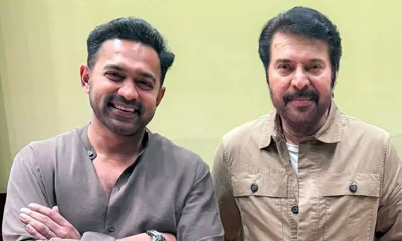 ‘ഞങ്ങൾ അങ്ങനെയാടോ, ഞങ്ങളിപ്പോഴും പ്രേമിക്കുകയല്ലേടാ’; മമ്മൂട്ടി പറഞ്ഞതിനെ കുറിച്ച് ആസിഫ് അലി ‘ഞങ്ങൾ അങ്ങനെയാടോ, ഞങ്ങളിപ്പോഴും പ്രേമിക്കുകയല്ലേടാ’; മമ്മൂട്ടി പറഞ്ഞതിനെ കുറിച്ച് ആസിഫ് അലി