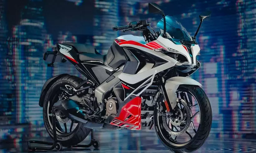 ബജാജ് പൾസർ ആർ.എസ്200 പുനരവതരിച്ചു; കൂടുതൽ സ്മാർട്ടായി, സ്റ്റൈലിഷായി ബജാജ് പൾസർ ആർ.എസ്200 പുനരവതരിച്ചു; കൂടുതൽ സ്മാർട്ടായി, സ്റ്റൈലിഷായി