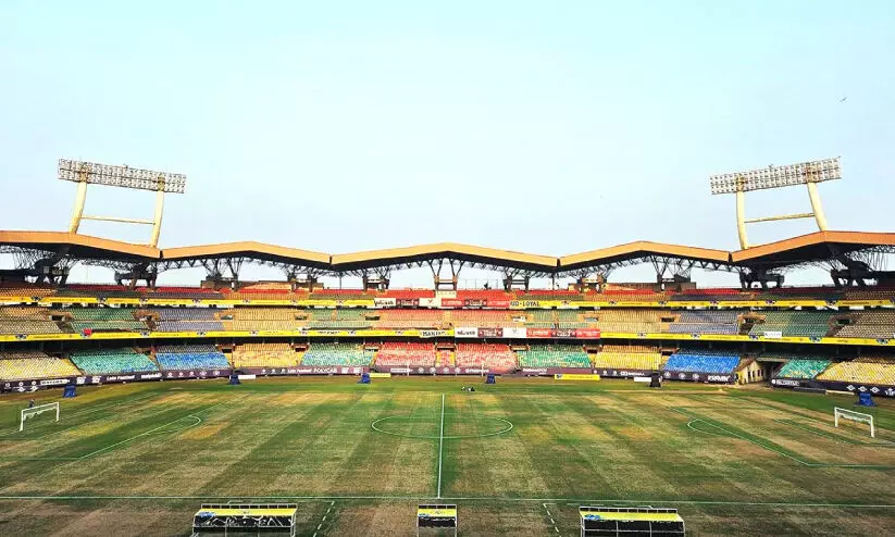 മെഗാ നൃത്തം: കലൂർ സ്റ്റേഡിയത്തിലെ പിച്ച് മോശമായി; ആശങ്ക വ്യക്തമാക്കി കേരള ബ്ലാസ്‌റ്റേഴ്‌സ്