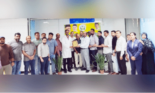 ഡോ. ​സൈ​ഫു​ദ്ദീ​ൻ കൊ​ണ്ടാ​ണ​ത്തി​ന് കെ.​എം.​സി.​സി ആ​ദ​രം