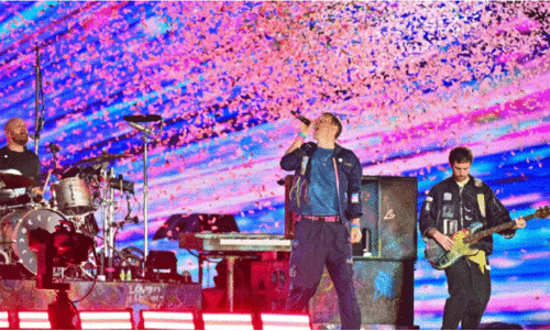 അ​ബൂ​ദ​ബി​യി​ല്‍ ആ​വേ​ശ​മാ​യി ‘കോ​ള്‍ഡ് പ്ലേ’ ​സം​ഗീ​ത മേ​ള