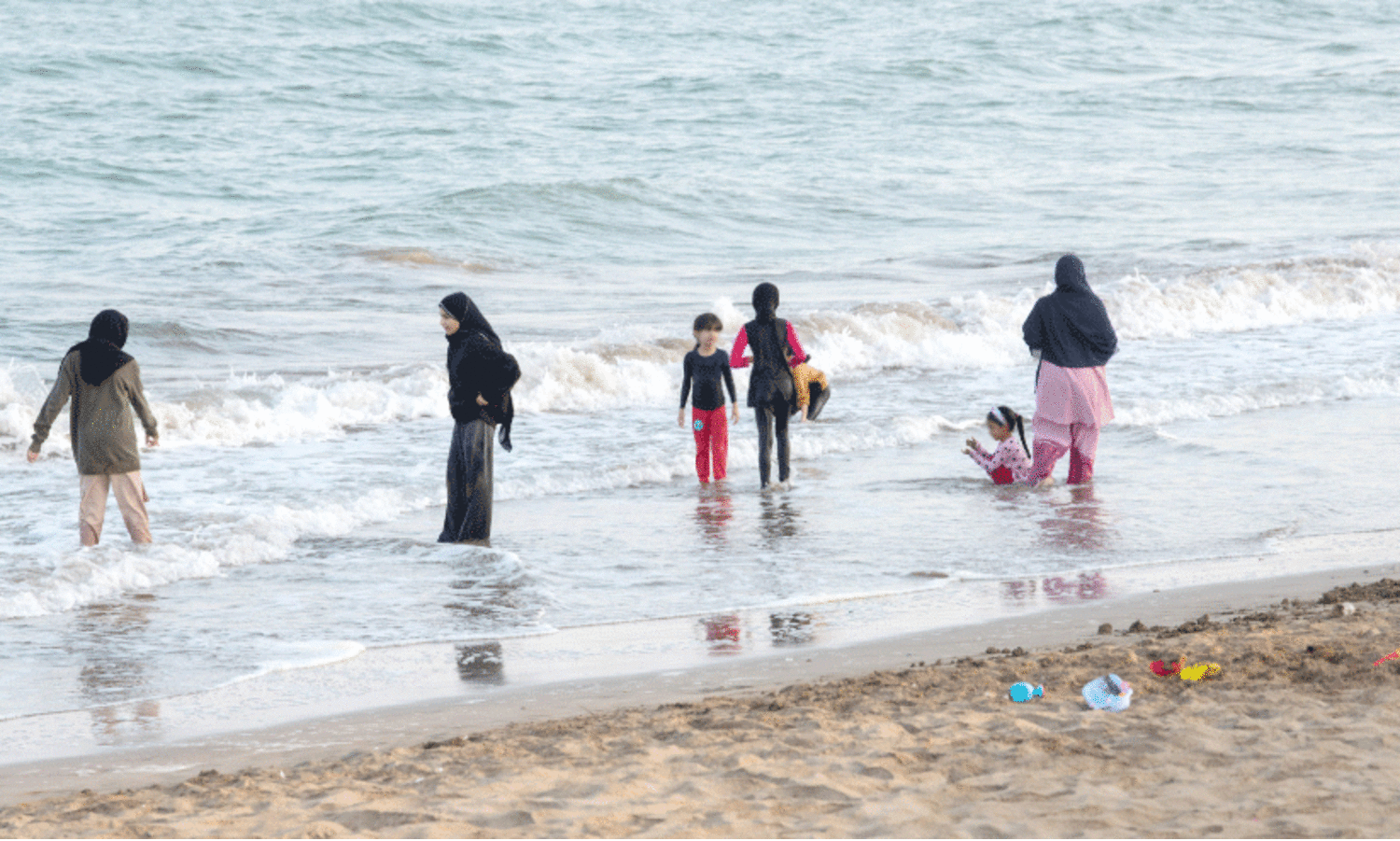 തു​ട​ർ​ച്ച​യാ​യ അ​വ​ധി; ടൂ​റി​സം കേ​ന്ദ്ര​ങ്ങ​ളി​ൽ തി​ര​ക്കേ​റി