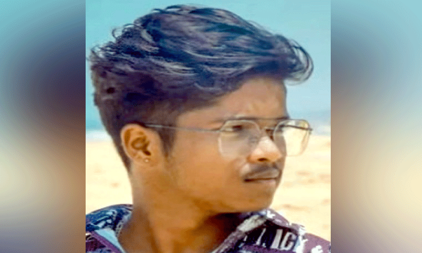 ബൈക്കുമായിടിച്ച് ലോറിക്ക് തീപിടിച്ചു; പാരാമെഡിക്കൽ വിദ്യാർഥി മരിച്ചു ബൈക്കുമായിടിച്ച് ലോറിക്ക് തീപിടിച്ചു; പാരാമെഡിക്കൽ വിദ്യാർഥി മരിച്ചു