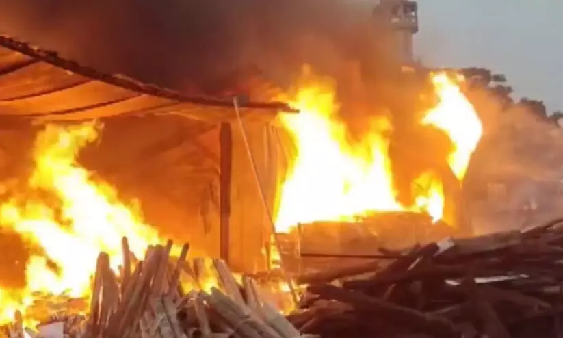 താനെയിൽ അഞ്ചു നില കെട്ടിടത്തിൽ തീപിടിത്തം; 250 ഓളം താമസക്കാരെ ഒഴിപ്പിച്ചു