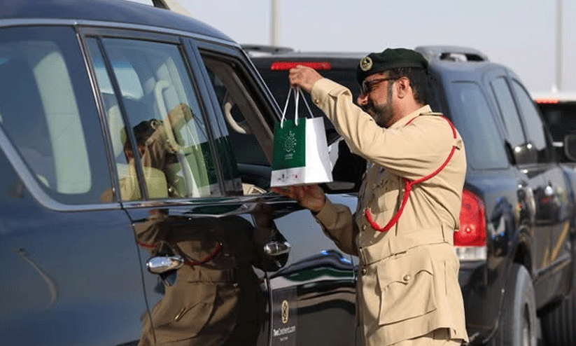 സ​ഫാ​രി ടൂ​ർ ഡ്രൈ​വ​ർ​മാ​ർ​ക്ക്​ ബോ​ധ​വ​ത്​​ക​ര​ണ കാ​മ്പ​യി​​ന് തുടക്കമിട്ട് ദു​ബൈ പൊ​ലീ​സ്