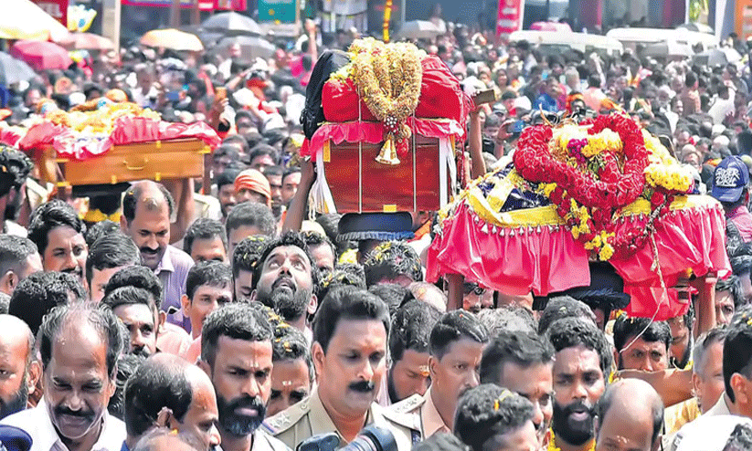 തിരുവാഭരണം ദർശിക്കാൻ   ഭക്തജന തിരക്ക്
