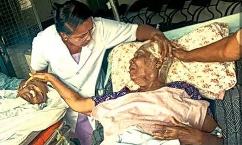 മകൻ മരിച്ച് ആറാംനാൾ അമ്മയും; മൃതദേഹം ഏറ്റെടുക്കാൻ ആരുമില്ല; ഇന്ദിരാദേവിക്ക് പീസ് വാലി അന്ത്യയാത്ര ഒരുക്കും