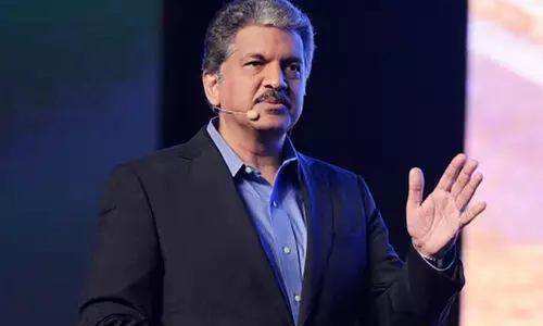 ഭാര്യയെ നോക്കിയിരിക്കാൻ ഇഷ്ടമാണ്; എൽ&ടി മേധാവിക്ക് രസകരമായ മറുപടിയുമായി ആനന്ദ് മഹീന്ദ്ര