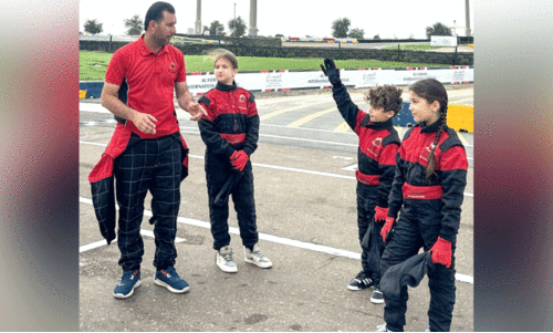 അ​ബൂ​ദ​ബി​യി​ൽ കു​ട്ടി​ക​ൾ​ക്ക്​ കാ​റോ​ട്ട മ​ത്സ​ര  അ​ക്കാ​ദ​മി