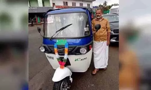 കളഞ്ഞ് കിട്ടിയ അഞ്ച് പവനിലധികം തൂക്കംവരുന്ന സ്വര്‍ണമാല ഉടമയെ കണ്ടെത്തി തിരികെ നല്‍കി ഓട്ടോ ഡ്രൈവർ