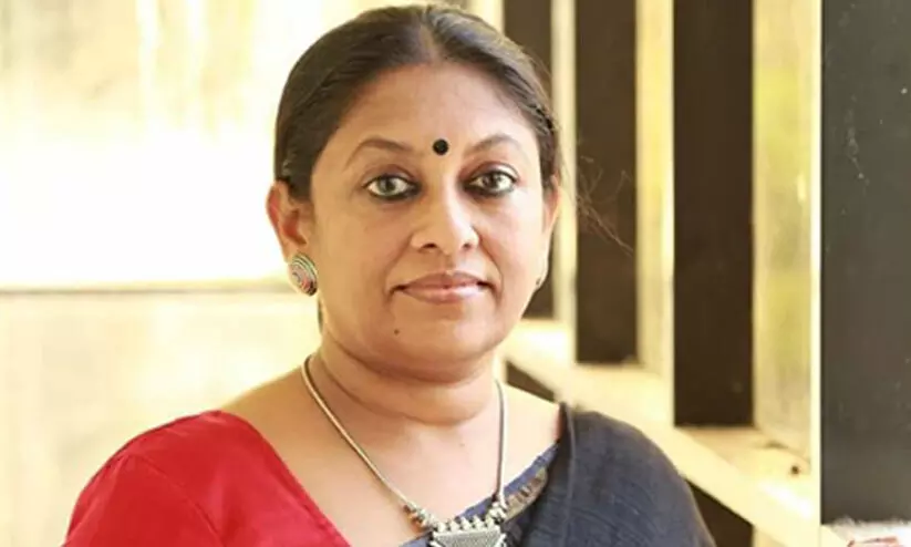 അഞ്ചോ പത്തോ മിനിറ്റിനുള്ളിൽ പ്രതികരിച്ചില്ലെങ്കിൽ വാലിഡ് അല്ലാതാകാൻ ഒ.ടി.പി അല്ല, സ്ത്രീയുടെ പൗരാവകാശങ്ങൾ -കെ.ആർ.മീര