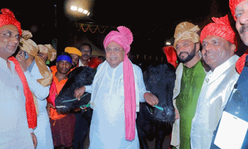 നി​യ​മ​സ​ഭ സ്പീ​ക്ക​ർ സം​ഘാ​ട​ക​നാ​യി ക​മ്പ​ള; പ്ര​ശം​സി​ച്ച് മു​ഖ്യ​മ​ന്ത്രി