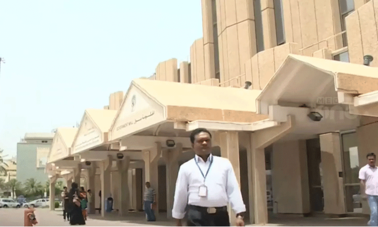 അ​ബ്ബാ​സി​യ​യി​ലെ സി.​ബി.​എ​സ്.​ഇ സ്കൂ​ൾ അ​ട​ച്ചു​പൂ​ട്ടാ​ൻ നീ​ക്കം: പ്ര​തി​ഷേ​ധ​വു​മാ​യി ര​ക്ഷി​താ​ക്ക​ൾ