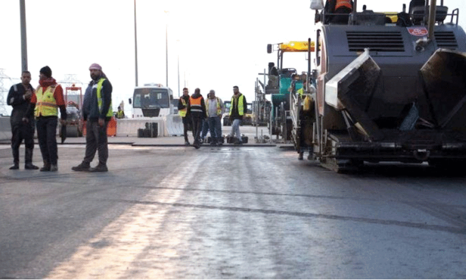 വി​വി​ധ റോ​ഡു​ക​ളു​ടെ അ​റ്റ​കു​റ്റ​പ്പ​ണി ആ​രം​ഭി​ച്ചു