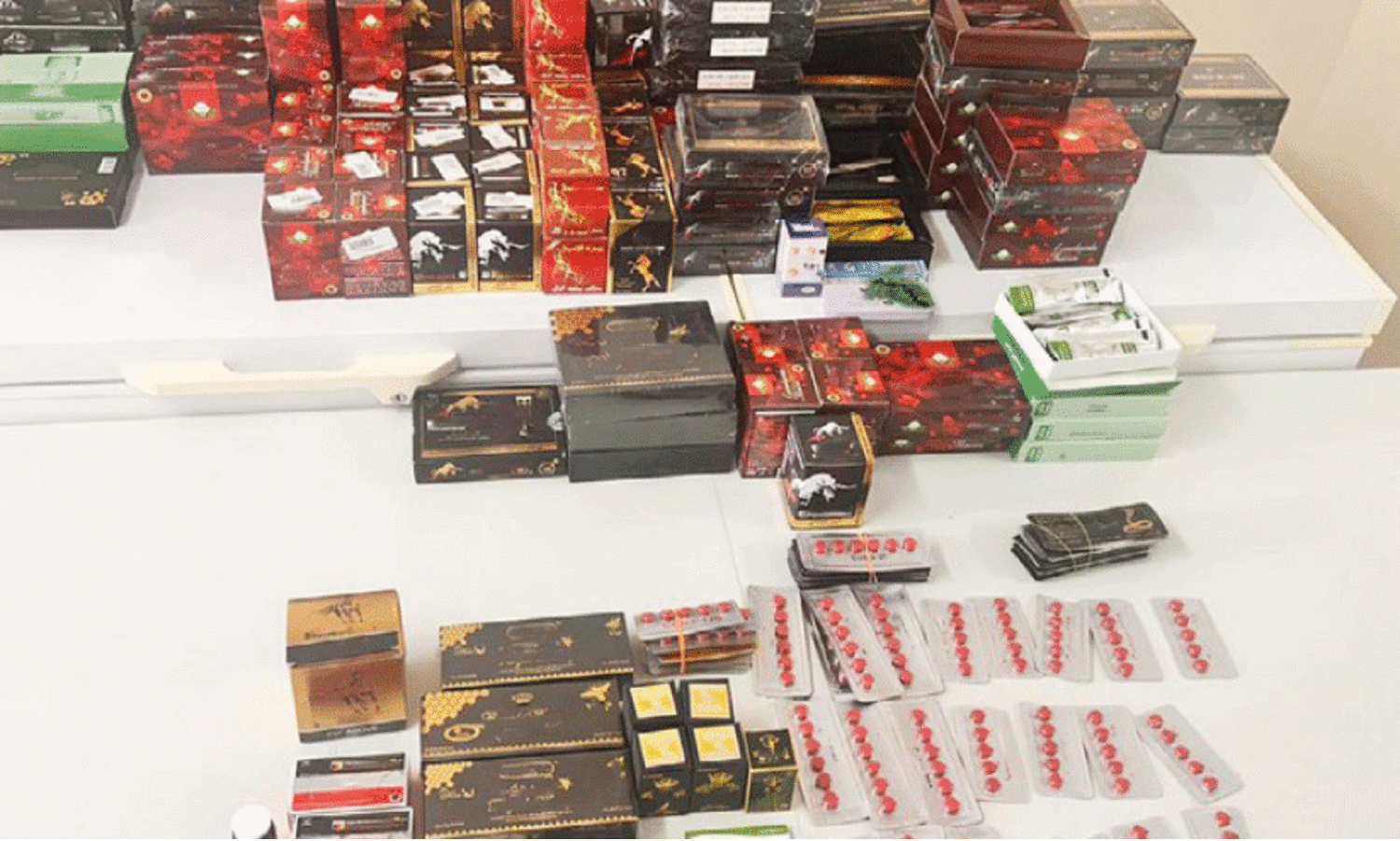 നി​രോ​ധി​ത ഔ​ഷ​ധ​ങ്ങ​ളു​ടെ വി​ൽ​പ​ന; 1,300 റി​യാ​ൽ പി​ഴ ചു​മ​ത്തി