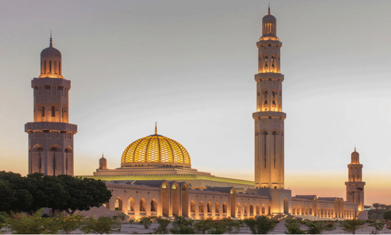 സു​ൽ​ത്താ​ൻ ഖാ​ബൂ​സ് ഗ്രാ​ൻ​ഡ് മോ​സ്‌​ക് സ​ന്ദ​ർ​ശി​ക്കാ​ൻ ഫീ​സ് ഏ​ർ​പ്പെ​ടു​ത്തി