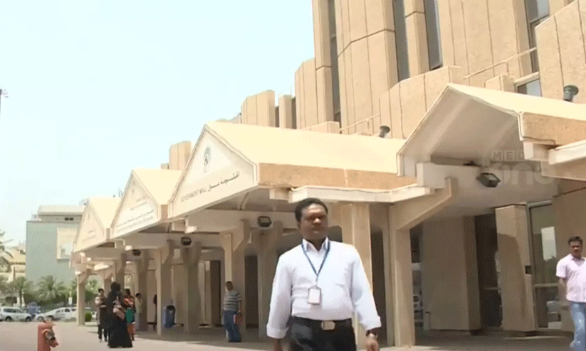 അ​ബ്ബാ​സി​യ​യി​ലെ സി.​ബി.​എ​സ്.​ഇ സ്കൂ​ൾ അ​ട​ച്ചു​പൂ​ട്ടാ​ൻ നീ​ക്കം: പ്ര​തി​ഷേ​ധ​വു​മാ​യി ര​ക്ഷി​താ​ക്ക​ൾ