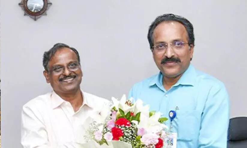 ഐ.എസ്.ആർ.ഒ ചെയർമാനായി ഡോ.വി. നാരായണൻ ചുമതലയേറ്റു ഐ.എസ്.ആർ.ഒ ചെയർമാനായി ഡോ.വി. നാരായണൻ ചുമതലയേറ്റു