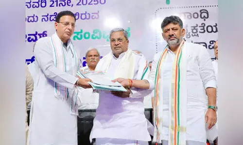 കർണാടക സർക്കാറിൽ അധികാരമാറ്റമെന്ന അഭ്യൂഹം തള്ളി കോൺഗ്രസ് കർണാടക സർക്കാറിൽ അധികാരമാറ്റമെന്ന അഭ്യൂഹം തള്ളി കോൺഗ്രസ്