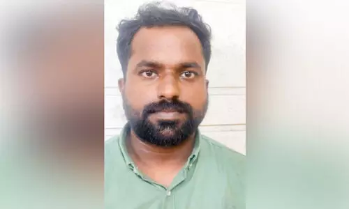 കാ​റി​ടി​ച്ച് മ​ധ്യ​വ​യ​സ്ക​ൻ മ​രി​ച്ച സം​ഭ​വം: യു​വാ​വ് അ​റ​സ്റ്റി​ൽ