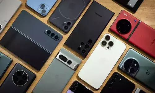 റിപബ്ലിക്ക് ഡേ സെയിൽ തുടരുന്നു! ഒപ്പം മോണുമെന്‍റലും! ഫ്ലാഗ്ഷിപ്പ് ഫോണുകൾക്ക് വമ്പൻ ഓഫർ