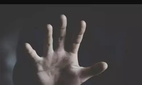 ഭാ​ര്യ​യെ കൊ​ന്ന് ഓ​ട്ടോ​ഡ്രൈ​വ​ർ തൂ​ങ്ങി​മ​രി​ച്ചു