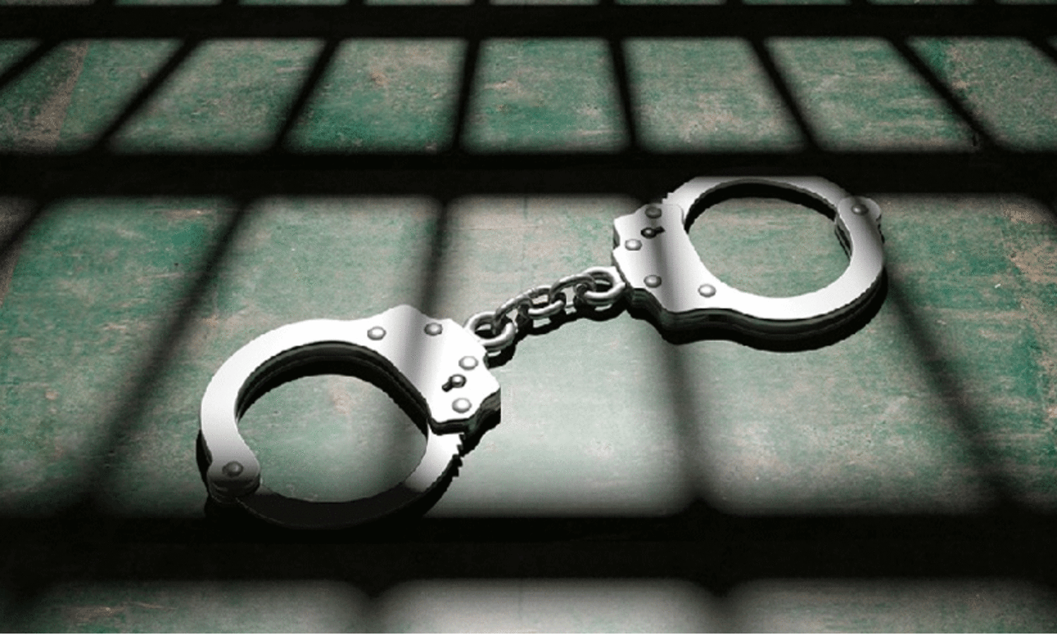 പൊ​ലീ​സു​കാ​രെ മ​ർ​ദി​ച്ച  കേ​സി​ൽ നാ​ലു​പേ​ർ അ​റ​സ്റ്റി​ൽ