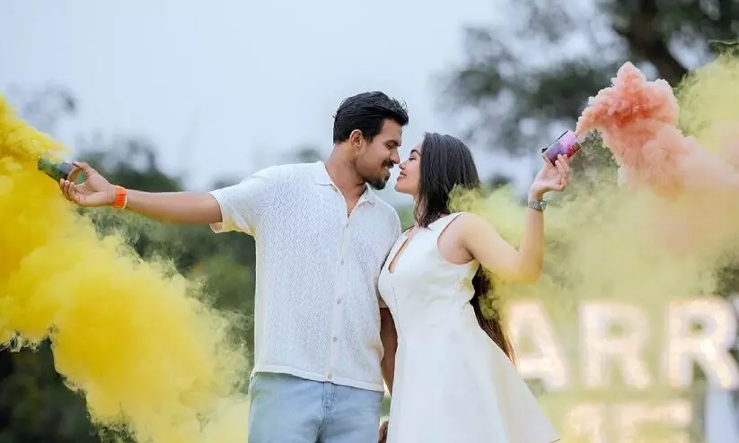 മഹീഷ് തീക്ഷണ വിവാഹിതനാകുന്നു; വൈറലായി പ്രീവെഡ്ഡിങ് ഫോട്ടോ ഷൂട്ട്