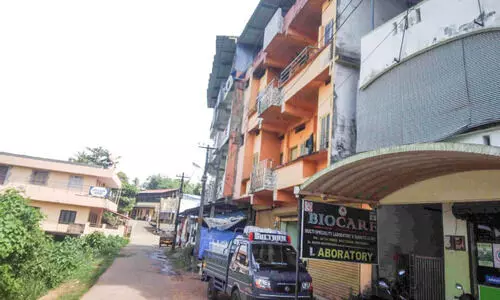 വയലിലേക്ക് ശൗചാലയ മാലിന്യം ഒഴുക്കിയ സംഭവം: കെട്ടിട ഉടമക്കെതിരെ ആരോഗ്യവകുപ്പ് കോടതിയെ സമീപിക്കും