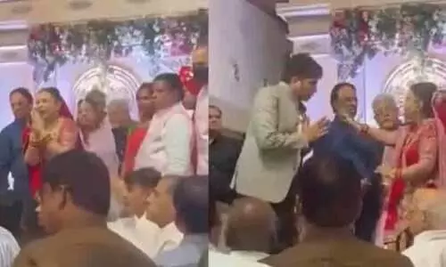 വിവാഹവേദിയിലേക്ക് വരൻ മദ്യപിച്ചെത്തി; ഇറങ്ങിപ്പോകാൻ ആവശ്യപ്പെട്ട് വധുവിന്റെ അമ്മ, നാടകീയ രംഗങ്ങൾക്കൊടുവിൽ വിവാഹം നിർത്തിവെച്ചു -വിഡിയോ