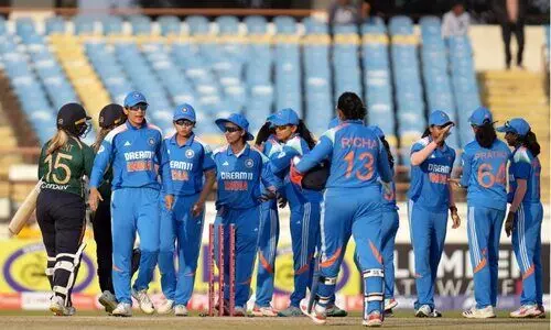 സ്മൃതിക്കും പ്രതികക്കും സെഞ്ച്വറി, ദീപ്തിക്ക് മൂന്ന് വിക്കറ്റ്; 304 റൺസിന്റെ റെക്കോഡ് വിജയവുമായി ഇന്ത്യൻ വനിതകൾ