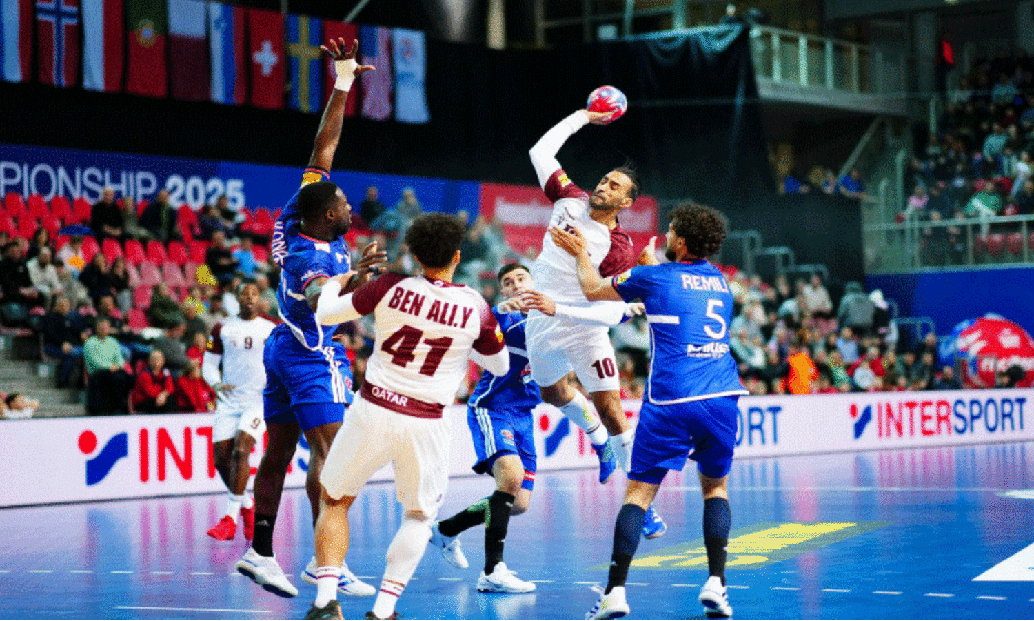 ലോ​ക ഹാ​ൻ​ഡ്ബാ​ൾ; ഖ​ത്ത​റി​ന് തോ​ൽ​വി​ത്തു​ട​ക്കം