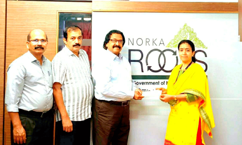 വ​യ​നാ​ട് ദു​രി​താ​ശ്വാ​സ നി​ധി​യി​ലേ​ക്ക് കാ​രു​ണ്യ ബം​ഗ​ളൂ​രു സം​ഭാ​വ​ന കൈ​മാ​റി