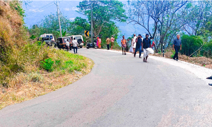 സുരക്ഷ സംവിധാനവും സൂചന ബോർഡുമില്ല; അപകടം തുടർക്കഥയായി കാഞ്ഞാർ-വാഗമൺ റോഡ്​