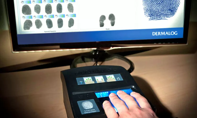 ബയോമെട്രിക് എടുക്കാതെ ഒന്നരലക്ഷം വിദേശികൾ; യാത്ര മുടങ്ങും ബയോമെട്രിക് എടുക്കാതെ ഒന്നരലക്ഷം വിദേശികൾ; യാത്ര മുടങ്ങും