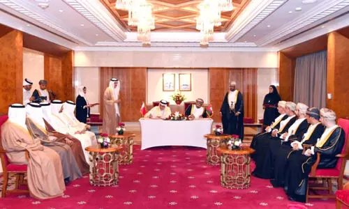 ഒമാൻ - ബഹ്റൈൻ 25 ധാ​ര​ണ​പ​ത്ര​ങ്ങ​ളി​ൽ ഒ​പ്പു​വെ​ച്ചു