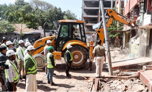 കൊല്ലം റെയില്‍വേ സ്റ്റേഷന്‍ വിപുലീകരണം; ഓഫിസ്​ കെട്ടിടം പൊളിച്ചുതുടങ്ങി