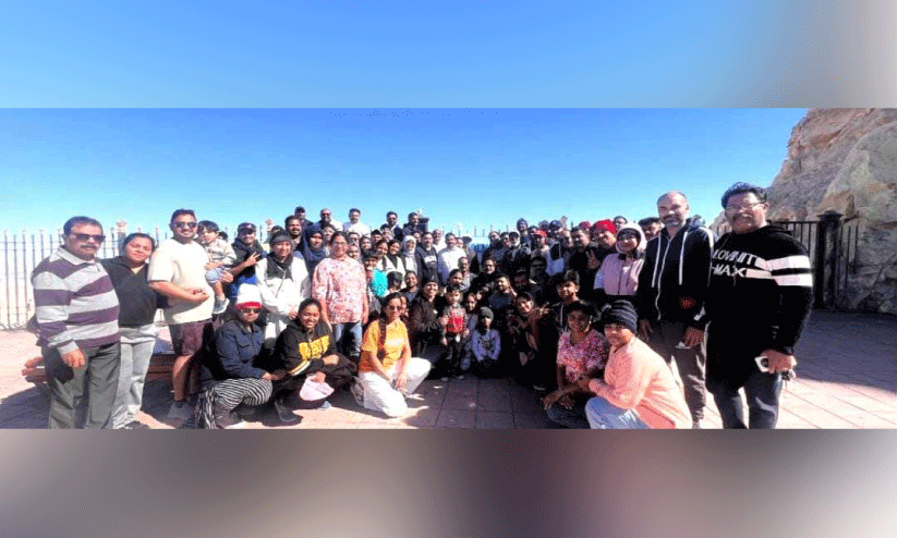 ജ​ബ​ൽ ഹ​ഫീ​ത് മ​ല​മു​ക​ളി​ലേ​ക്ക് വാ​ക്ക​ത്ത​ൺ