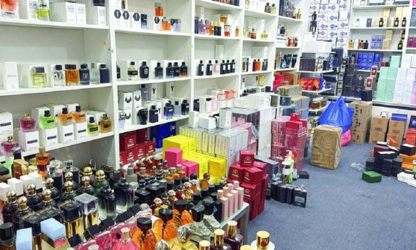 വ്യാജ സുഗന്ധവസ്തുക്കൾ; സാൽമിയയിലെ സംഭരണ കേന്ദ്രം പൂട്ടിച്ചു വ്യാജ സുഗന്ധവസ്തുക്കൾ; സാൽമിയയിലെ സംഭരണ കേന്ദ്രം പൂട്ടിച്ചു