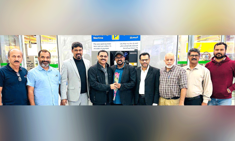 ഡോ. ​ശ​റ​ഫു​ദ്ദീ​ൻ ക​ട​മ്പോ​ട്ടി​ന് സ്വീ​ക​ര​ണം ന​ൽ​കി