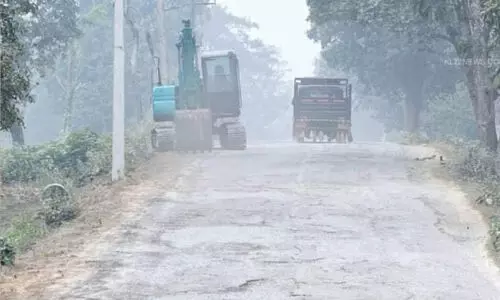 ത​ക​ർ​ന്ന മൈ​സൂ​രു -മാ​ന​ന്ത​വാ​ടി റോ​ഡി​ൽ ടാ​റി​ങ് തു​ട​ങ്ങി