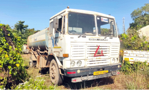 കക്കൂസ് മാലിന്യം തള്ളാനെത്തി; നാട്ടുകാർ പിടികൂടി