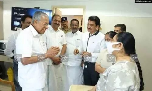Chief Minister met Uma Thomas at the hospital