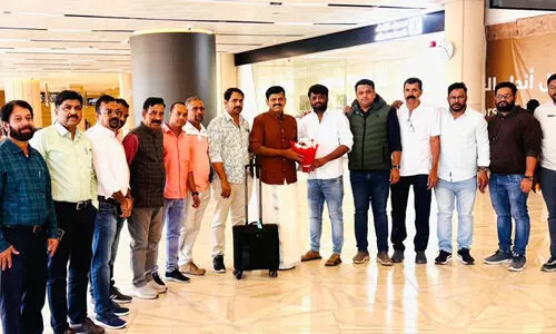 സന്ദീപ് വാര്യർക്ക് റിയാദ് വിമാനത്താവളത്തിൽ ഒ.ഐ.സി.സി ഭാരവാഹികൾ സ്വീകരണം നൽകി