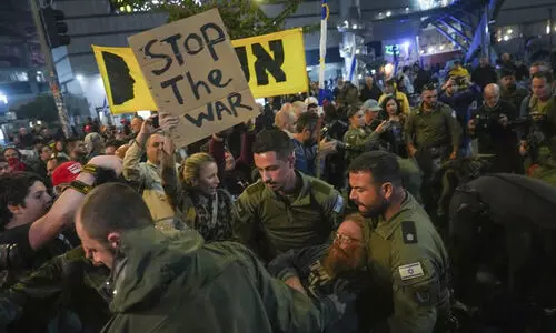 വെടിനിർത്തൽ കരാർ എതിർത്തും അനുകൂലിച്ചും ഇസ്രായേലികൾ