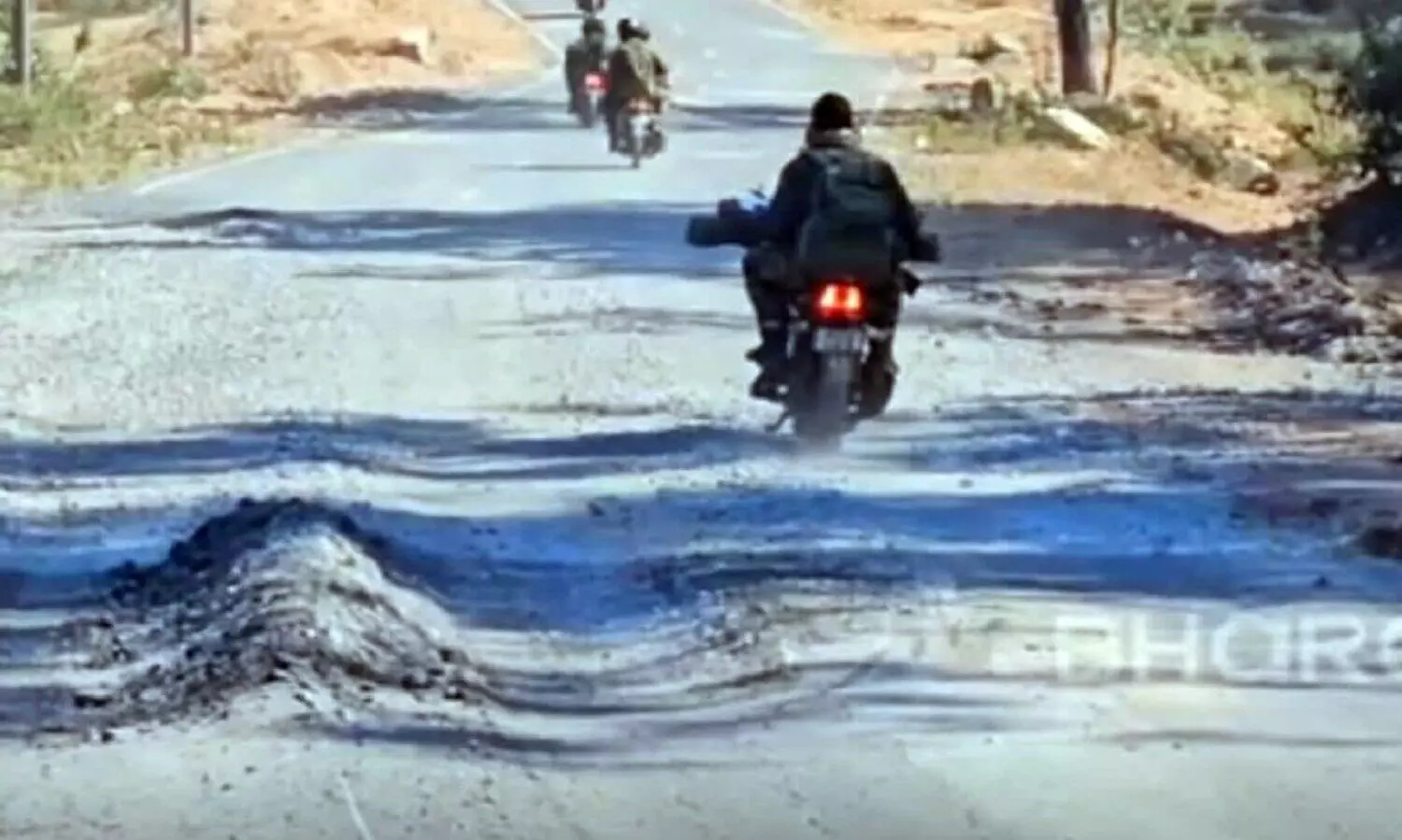 ഛത്തിസ്ഗഢിൽ റോഡുപണിയിൽ അഴിമതി: രണ്ട് ഉദ്യോഗസ്ഥർക്ക് സസ്‌പെൻഷൻ