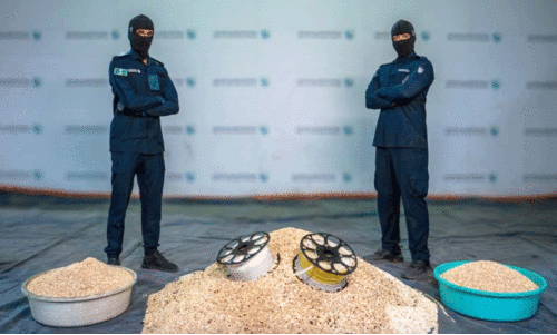 എ​ൽ.​ഇ.​ഡി ലൈ​റ്റു​ക​ളു​ടെ മ​റ​വി​ൽ ക​ട​ത്തി​യ   30 ല​ക്ഷം ല​ഹ​രി ഗു​ളി​ക​ക​ൾ പി​ടി​കൂ​ടി