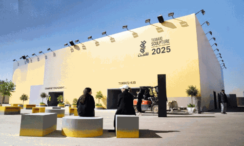 തു​വൈ​ഖ് ശി​ൽ​പ​ക​ല സി​മ്പോ​സി​യ​ത്തി​ന്​ തു​ട​ക്കം; 30 രാ​ജ്യാ​ന്ത​ര ക​ലാ​കാ​ര​ന്മാ​രു​ടെ പ​ങ്കാ​ളി​ത്തം