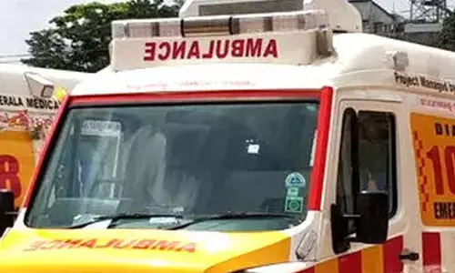 ആംബുലൻസിന് കാർ യാത്രികൻ വഴിമുടക്കിയെന്ന് പരാതി; ആശുപത്രിയിലെത്തും മുമ്പേ രോഗി മരിച്ചു